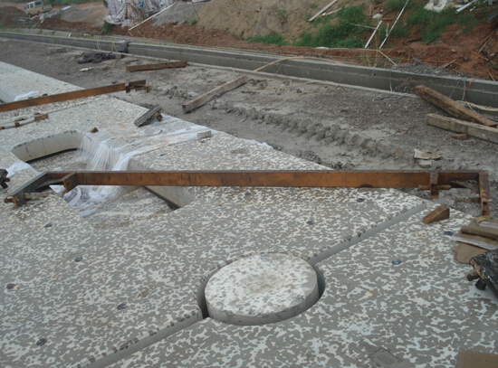 二十四层板式建筑资料下载-板式无砟轨道CA砂浆层现场灌注过程及注意事项