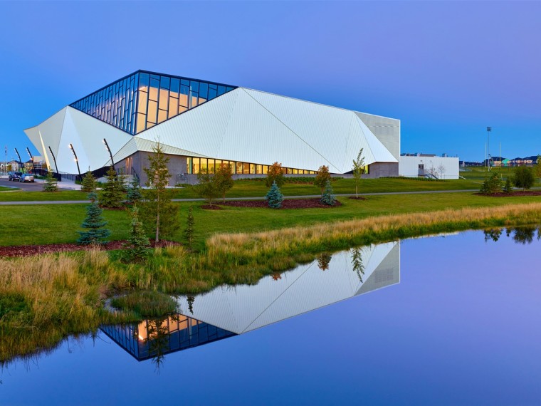 加拿大木材创新设计中心资料下载-加拿大白盒子康体中心