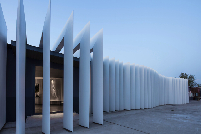 葡萄牙乌托邦别墅资料下载-遇见一束光的设计——葡萄牙SERIP灯具展厅设计