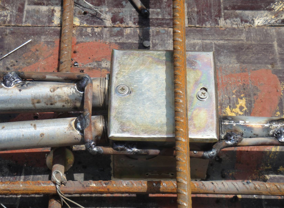 镀锌钢管焊接接地线,且点焊连接