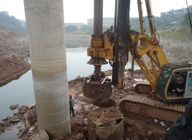 旋挖机干式转孔资料下载-桥梁桩基采用旋挖钻施工成孔的施工实践