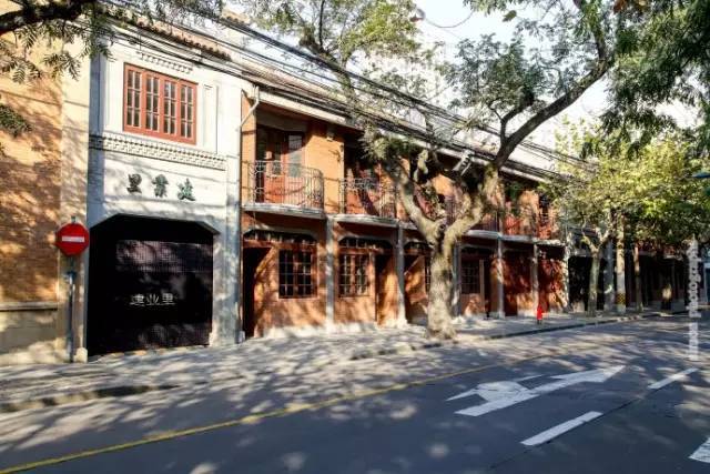 流行中式沙发资料下载-上海最贵的酒店，即将诞生在石库门里，老有腔调