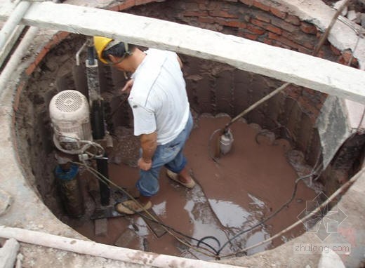 人工挖孔桩土石方资料下载-某建筑物人工挖孔桩施工工艺（图文并茂）