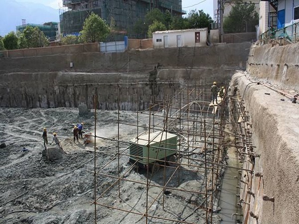 基坑开挖池塘止水方案资料下载-住宅楼项目工程边坡支护、土方开挖专项施工方案