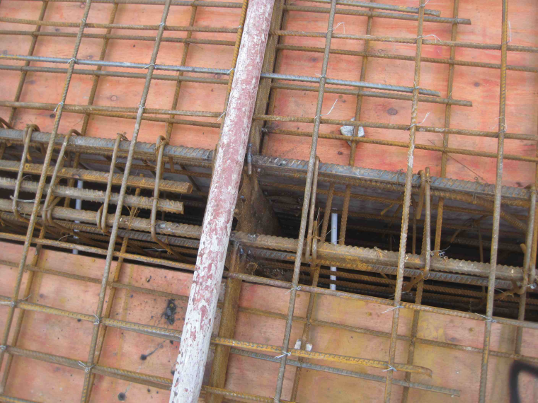 房屋建筑工程质量通病(钢筋绑扎与安装)-箍筋间距不按图施工绑扎