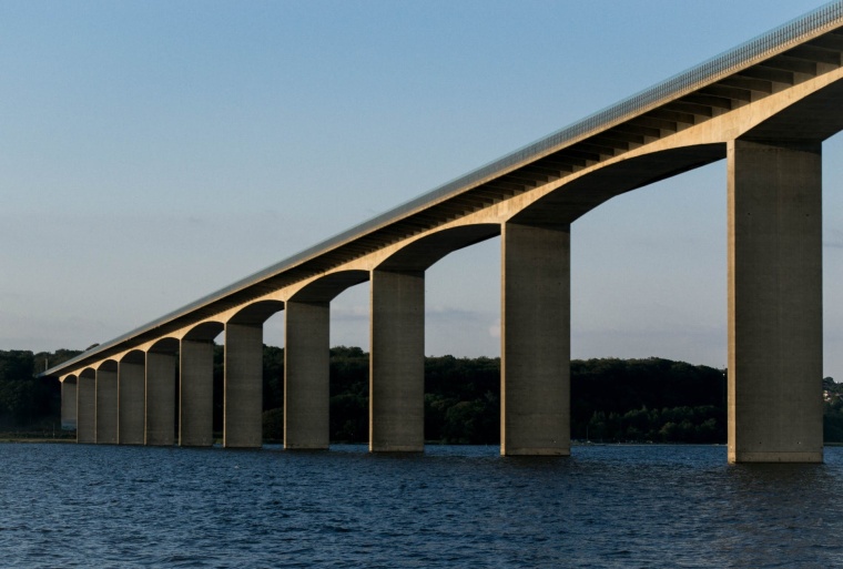 桥面铺装监理控制要点资料下载-[桥梁工程]桥梁施工监理控制要点（共26页）