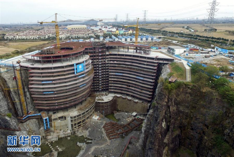 超级工程上海深坑酒店资料下载-上海“深坑酒店”工程主体建筑结构封顶！预计2017年投入使用