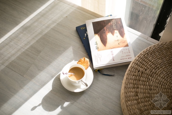 哥伦比亚书店兼咖啡资料下载-蜜蜂书店—喝研磨咖啡的阅读时光