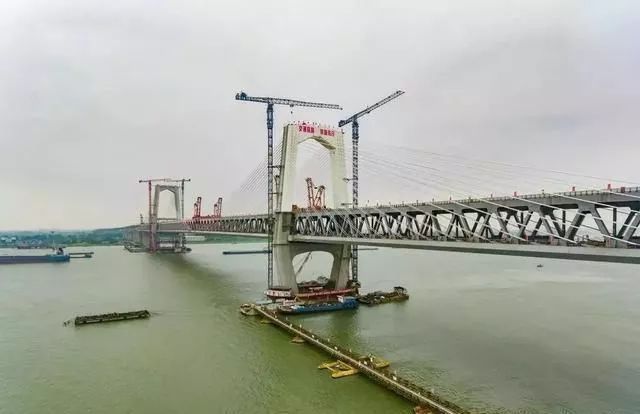 中国桥梁彰显非凡实力，公铁斜拉桥堪称世界第一_3
