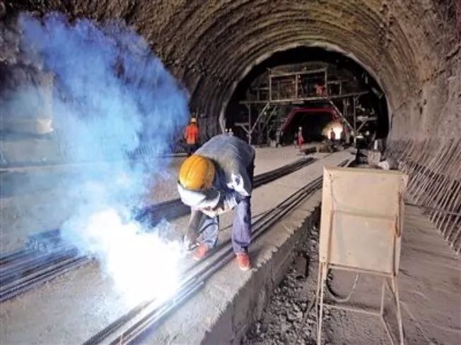 隧道工程介绍资料下载-隧道工程橡胶止水带热硫化焊接工艺
