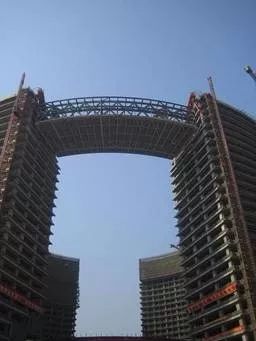 钢结构网架有限公司资料下载-杭州市民中心钢结构连廊吊装技术
