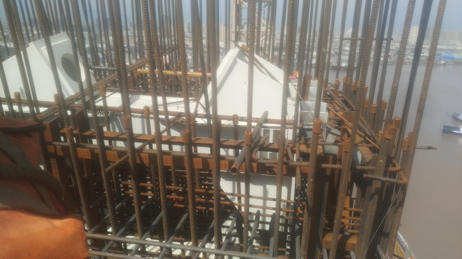 钢锚梁-路桥施工-筑龙路桥市政论坛