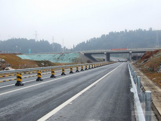 高速公路互通匝道施工方案资料下载-高速公路匝道并线工程安全专项施工方案