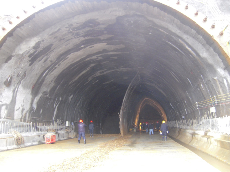 均压环施工现场图片资料下载-隧道工程施工现场标准化作业图片