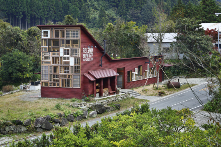 建筑有害气体资料下载-垃圾零废弃社区酒吧