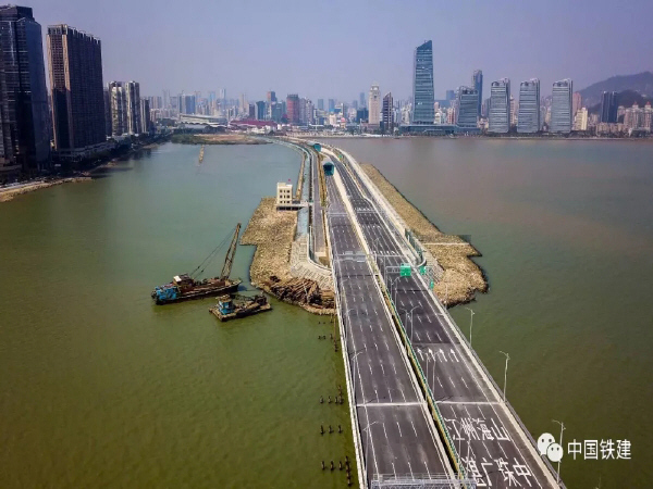 港珠澳大桥建成意义资料下载-正式竣工，港珠澳大桥拱北隧道全面建成