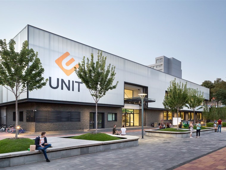 绿色工厂园区设计资料下载-乌克兰UNIT.City创业园区建筑