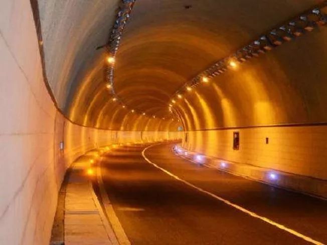 高速公路匝道处治资料下载-高速公路隧道施工技术探讨