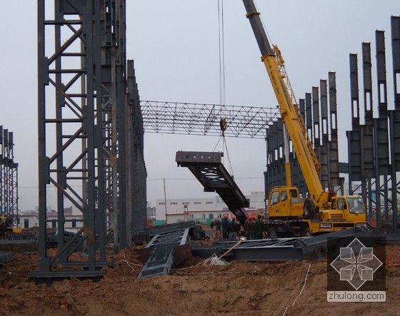 知名高校土木工程课程《大跨及高层建筑施工》教师讲义及模拟题（14章 近100页）-钢架斜梁的吊装