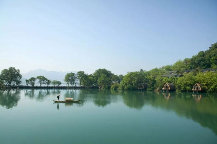 杭州富春开元芳草地乡村资料下载-富春江畔的一组特色船屋民宿，美