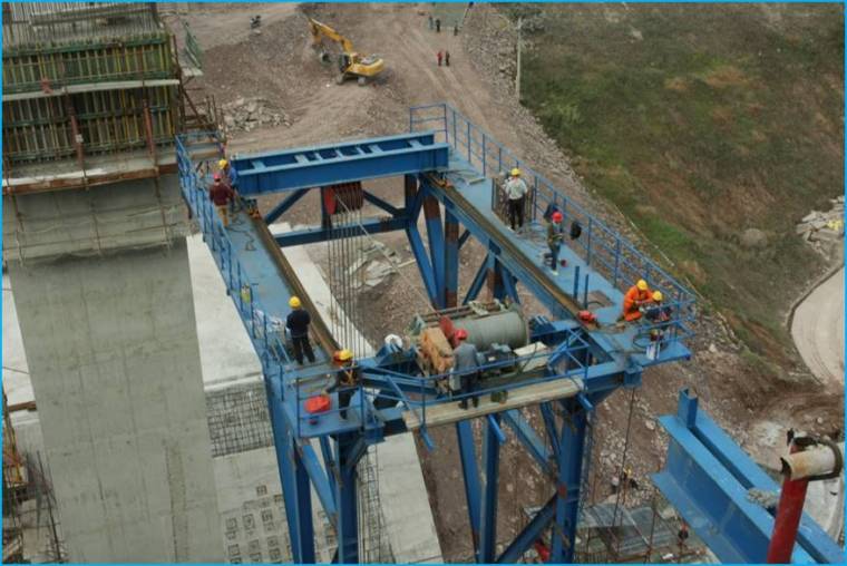 长江大桥上部结构施工技术交流（ppt，126页）-支墩顶的散索鞍吊装系统