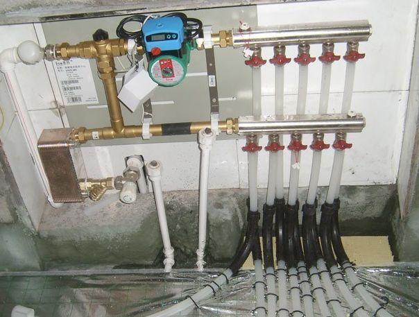 不锈钢集分水器资料下载-地暖分集水器选不锈钢还是铜？
