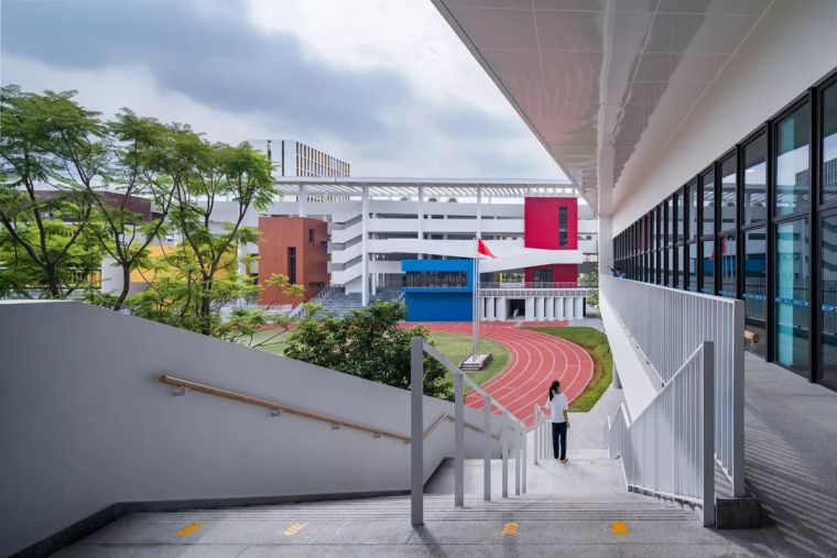 校园风雨操场资料下载-城市森林中的花园学校 - 华中师范大学附属龙园学校，深圳