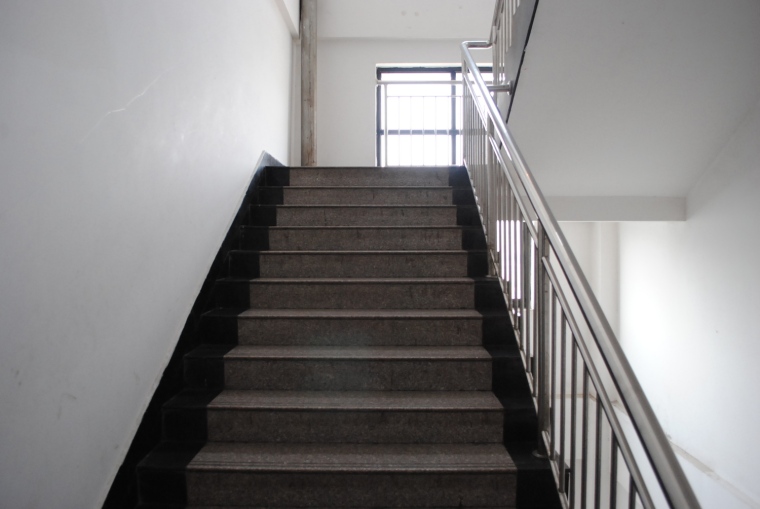 国外cad楼梯施工资料下载-建筑疏散楼梯设计中应注意的几个问题