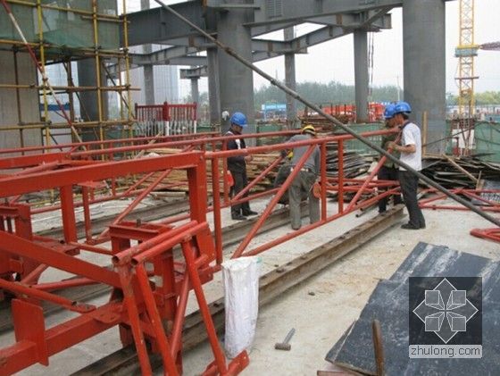 [北京]钢管砼框架核心筒结构超高层液压爬模工程专项施工方案(90页 多图)-主承力架及挂架的地面拼装