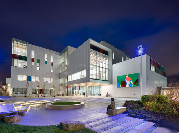 学校建筑的立面资料下载-加拿大带有彩色元素的外立面艺术学院