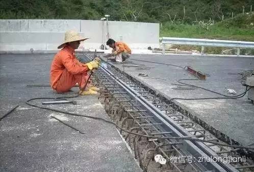 道路伸缩缝如何设置资料下载-桥梁伸缩缝的施工方法及病害防治措施，收藏学习