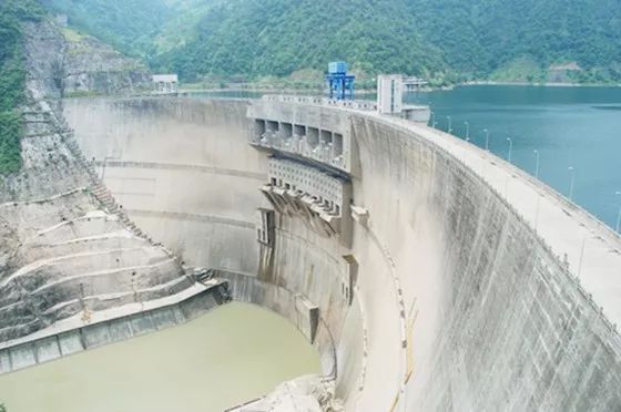 混凝土坝鉴定资料下载-混凝土大坝高温下施工及安全治理措施