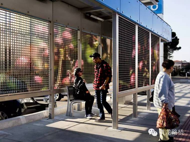 钢制公交车站台施工图资料下载-车站还是花园？国外设计个公交车站也这么拼！
