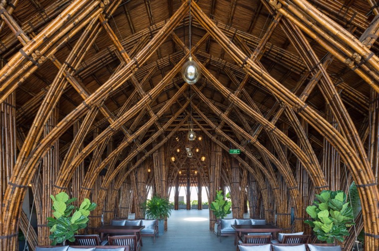 咖啡厅的设计平面图资料下载-交织的竹子穹顶！越南Nocenco咖啡厅改造