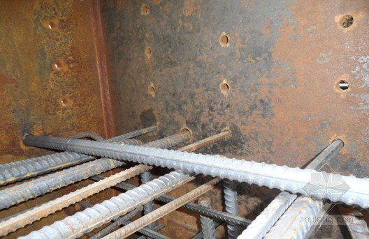 钢梁与钢柱焊接大样资料下载-劲性钢梁钢柱穿筋孔的确定