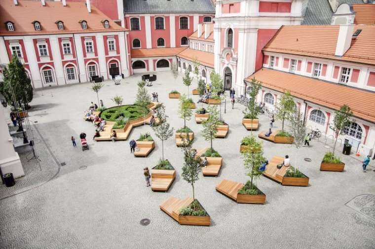 小市政模型资料下载-波兰市政厅前老区的改造