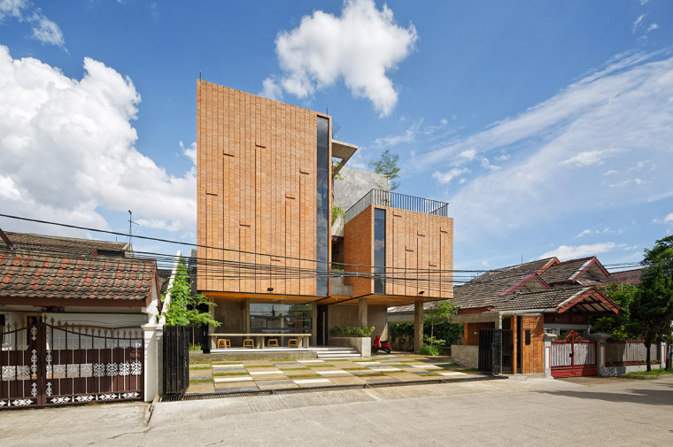卡尔马西建筑师工作室资料下载-[建筑案例]印尼艺术工作室