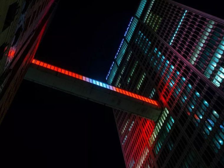 底特律新建“漂浮光柱”，照亮夜晚的城市！_8