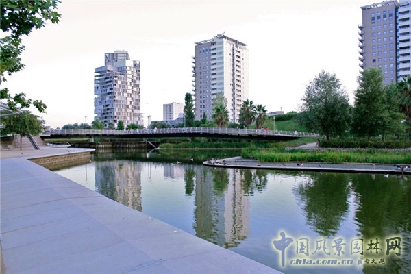 海滨公园规划资料下载-巴塞罗那对角线大道海滨公园景观设计