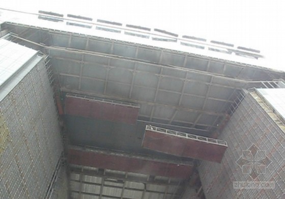 幕墙安装施工方法资料下载-[天津]高层大跨度悬空结构幕墙安装施工技术（吊船平台）