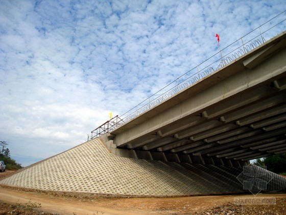 M10浆砌片石基础资料下载-[河南]桥台锥体护坡技术交底