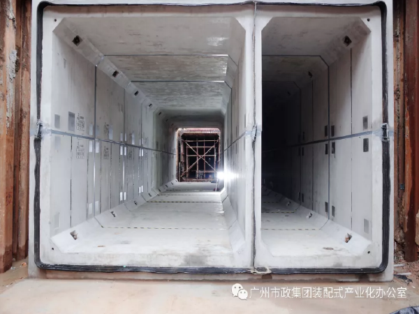 广东省综合管廊资料下载-首个综合管廊上下预制拼装构件顺利完成！