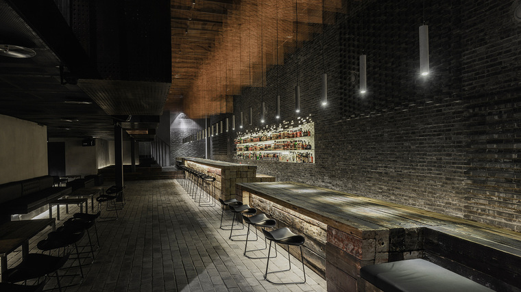 享受另一种城市的凛然酒吧