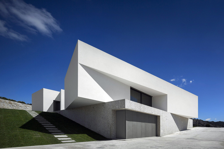 群山环绕Brunhais住宅