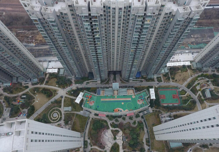 操场cad跑道资料下载-郑州幼儿园屋顶建起“空中操场”