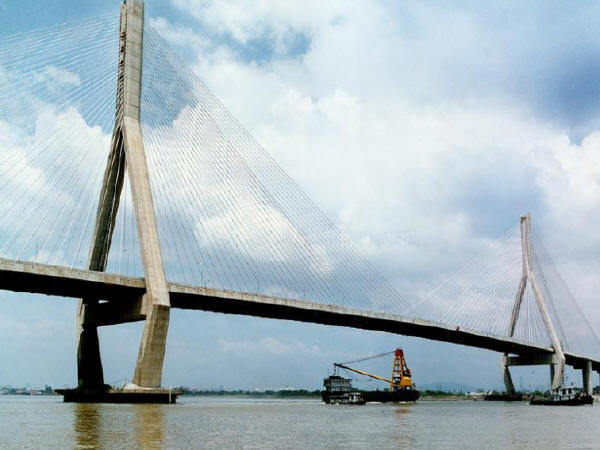 道桥防水施工资料下载-道路桥梁施工防水基面处理方案分析