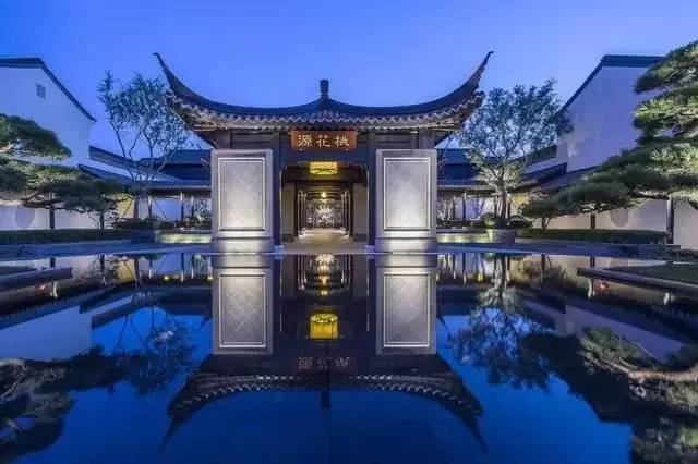 园林古典建筑资料下载-200名匠人耗时8年，打造中国最美宅院，价值10亿一院