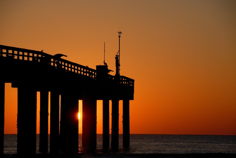 铁路工程预算定额手册-fishing-pier-at-sunrise-1417273788dDv