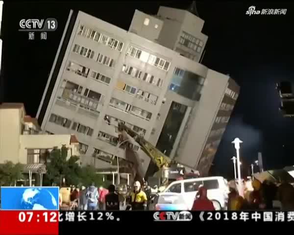100大楼资料下载-台湾地震花莲统帅大楼3楼以下全压扁 仍有3人受困