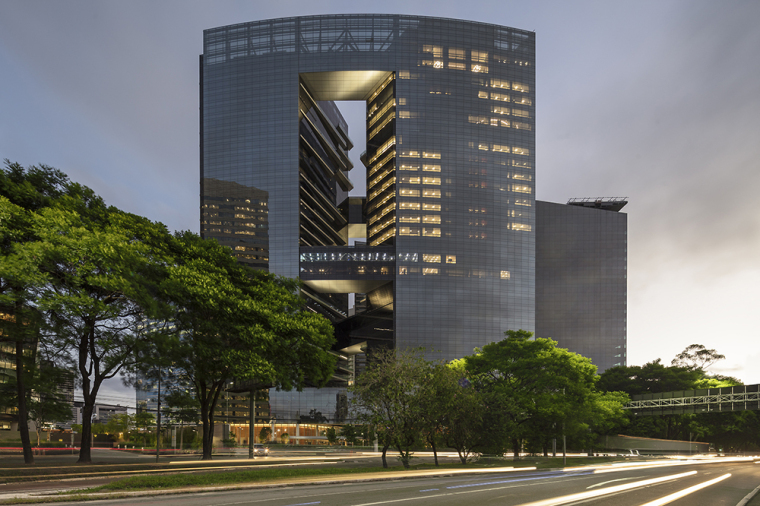 大楼一楼大厅资料下载-巴西WT Morumbi办公大楼